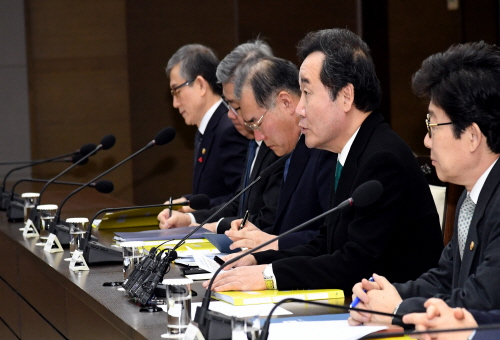 이낙연 국무총리가 3일 세종 어진동 정부세종청사에서 열린 국정현안점검조정회의를 주재, 모두발언을 하고 있다. 사진=국무총리실 제공