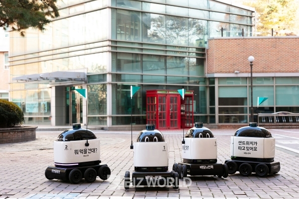 배달앱 ‘배달의민족’을 운영하는 우아한형제들이 건국대학교 서울캠퍼스에서 5대의 자율주행 배달로봇을 배치하고 ‘캠퍼스 로봇배달’ 시범운영에 들어갔다. 사진=우아한형제들 제공