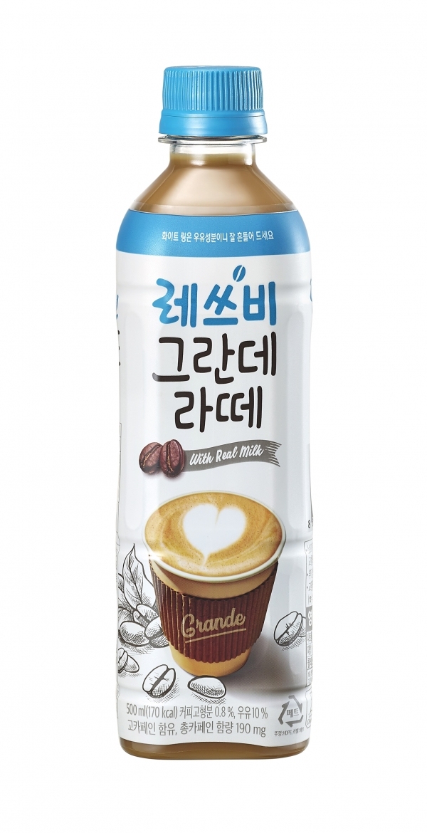 롯데칠성음료가 국내 인스턴트 RTD(Ready To Drink) 커피 1등 브랜드 레쓰비를 500㎖ 대용량으로 더 크게 즐길 수 있는 '레쓰비 그란데라떼'를 출시했다. 사진=롯데칠성음료 제공