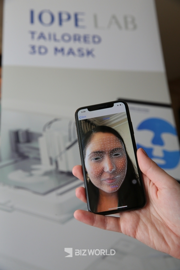 테일러드 3D 마스크. 'CES2020'에서 마스크팩얼굴 계측 장면. 사진=아모레퍼시픽 제공