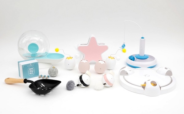 반려동물용품 브랜드 '옥희독희'가 지난 3월 이후 확산되고 있는 코로나19로 사회적 거리두기를 실천하는 반려인들을 위해 '벚꽃 에디션'을 론칭했다고 15일 밝혔다. 사진=옥희독희 제공