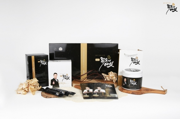 연예인 김태균이 모델로 활동하고 있는 형제꽃송이버섯 브랜드에서 하루 권장량은 지키고 합리적인 가격의 '꽃송이버섯 함량 100% 미세분말 스틱형'을 리뉴얼 출시했다고 25일 밝혔다. 사진=형제꽃송이버섯 제공