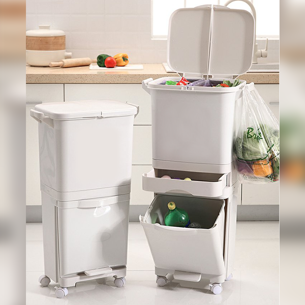 생활용품 전문 제조 유통업체인 '리빙첵'이 생활 속 발생하는 재활용 쓰레기를 편리하고 깔끔하게 처리할 수 있는 ‘리빙첵 이동식 분리수거함 쓰레기통’을 새롭게 출시했다고 6일 밝혔다. 사진=리빙첵 제공