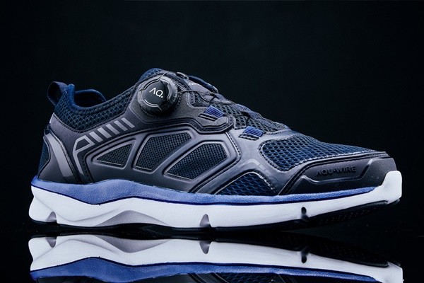 칸투칸이 여름 시즌을 맞아 야심차게 출시한 여름 구두와 아쿠아 주요 제품도 지난주 판매량이 증가했다. 올해 출시된 여러 아이템 가운데 FQKB87, FQJB88, KQKB70 아쿠아슈즈가 가장 눈에 띈다. 칸투칸이 올해 출시한 FQKB87 아쿠와이어 노쏘잉 와이어. 사진=카투칸 제공