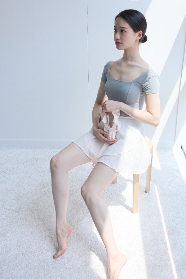 국내외 트랜디한 액티브웨어 브랜드들을 소개하고 있는 셀렉샵 ‘니사라트’의 자체브랜드(PB) ‘니사라트 플랫’이 최근 새로운 스커트 라인 ‘캐비지(Cabbage) 라인’을 선보였다고 8일 밝혔다. 사진=니사라트 제공