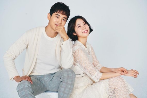 결혼정보회사 ‘듀오(대표 박수경)’가 지난 6월 22일부터 24일까지 연애 중인 미혼남녀 총 500명(남 250명, 여 250명)을 대상으로 ‘코로나 시대의 연애’ 설문조사를 벌인 결과 미혼남녀 10명 중 9명(90.6%)은 데이트 장소를 정할 때 코로나19의 영향을 받은 것으로 나타났다. 사진=듀오 제공