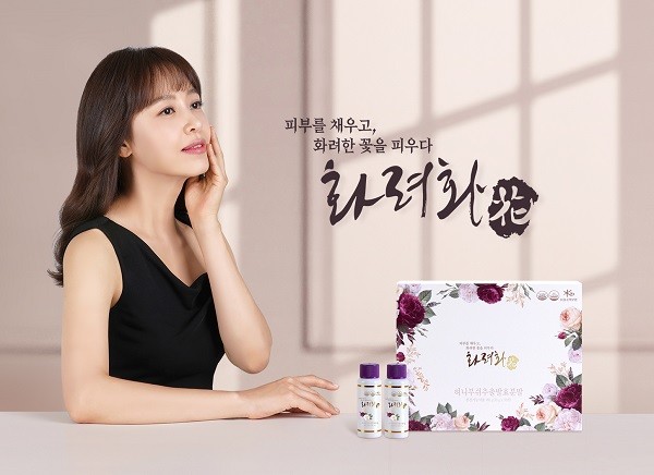 KBS 2TV ‘살림하는남자들2’ 프로그램에 출연하고 있고, MBC 수목 미니시리즈 ‘미쓰리는 알고 있다’ 주연을 맡은 배우 강성연의 동안피부가 화제다. 사진=화려화 제공