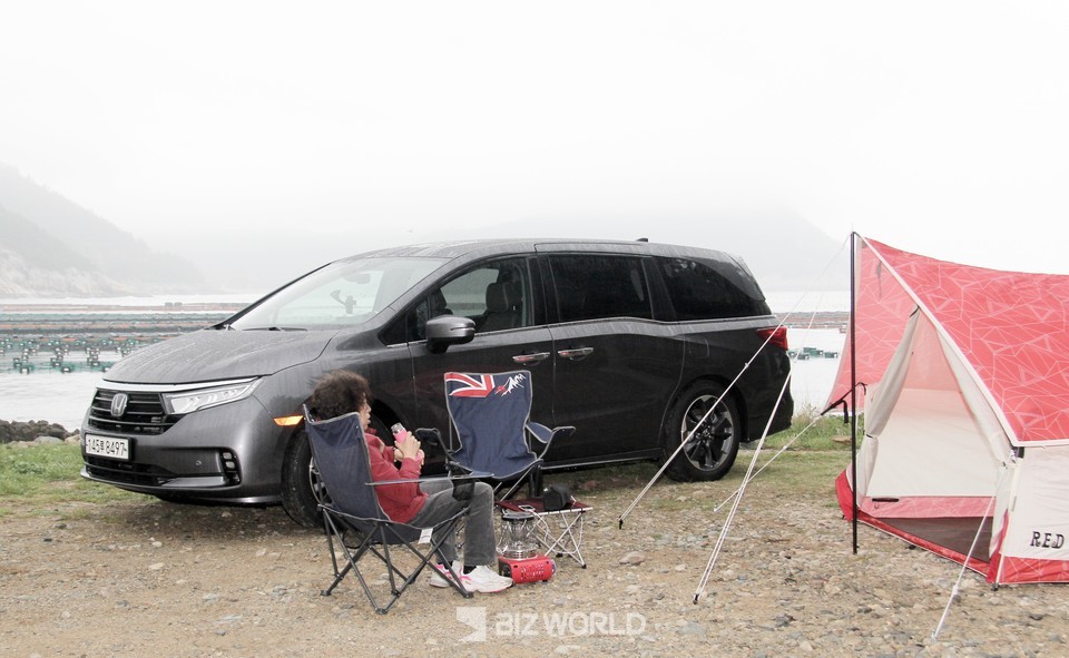 뉴 오딧세이는 캠핑을 즐기기에도 적당하다. 사진=손진석 기자