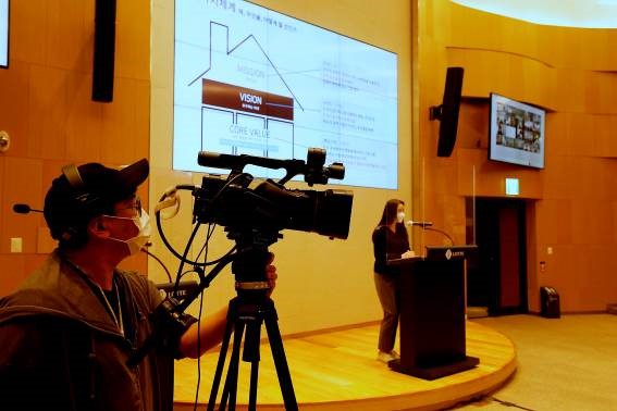 롯데물산의 전 임직원 사내 소통 행사인 ‘통(通)쾌한 프라이데이’가 온라인으로 진행되고 있다. 사진=롯데물산