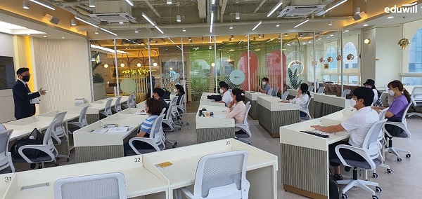 종합교육기업 ‘에듀윌(대표 박명규)’은 6일, 프리미엄 교육 서비스를 마련한 오프라인 학습관 ‘러닝큐브’ 1호점을 김포에 오픈했다고 밝혔다. 러닝큐브 김포점 실내 모습. 사진=에듀윌