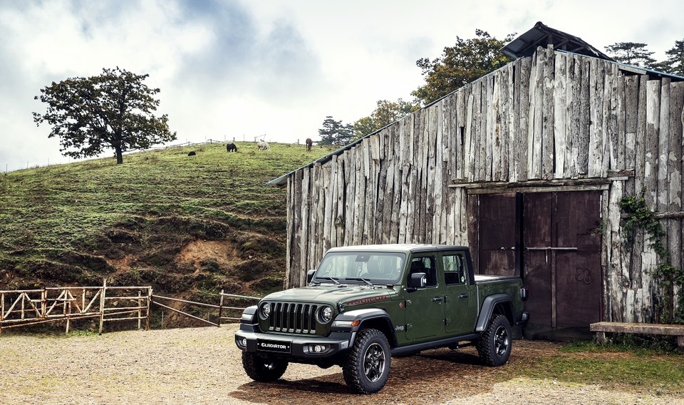 올 뉴 지프 글래디에이터 사지(Sarge) 에디션’ 전측면. 사진=지프