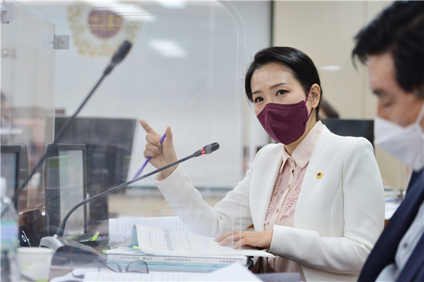 오한아 의원이 시정 질의 중이다. 사진=오한아 의원실