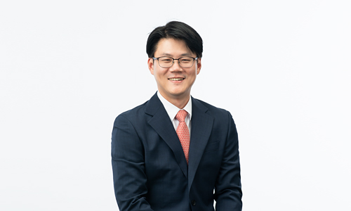 법무법인YK 대한변호사협회 등록 형사전문변호사 이경복 변호사(사진)는 “아무리 잘 아는 사람이 추천해 무조건 고수익을 보장한다는 유사수신행위는 멀리하는 것이 바람직하다. 만일 피해가 확인된다면, 피해자가 함께 힘을 합쳐 변호사 상담을 받고 조직적으로 대응하는 편이 개개인이 따로 대응하는 것보다 구제를 받을 가능성이 높아지므로 이런 방안도 고민해보아야 한다”라고 당부했다. 사진=법무법인YK