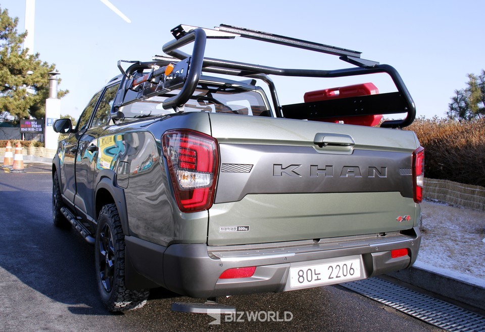 뉴 렉스턴 스포츠 칸 익스페디션 후측면. 사진=손진석 기자