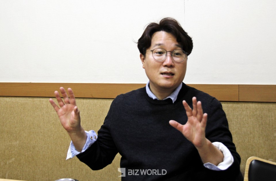 김호평 서울시의회 예산결산위원장이 서울시의 생존지원금 집행의 부당함에 대해 성토하고 있다. 사진=손진석 기자