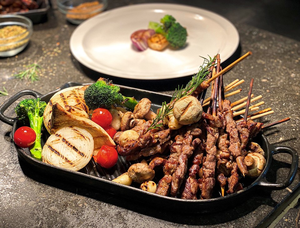 글래드 호텔이 2022 베이징 동계올림픽의 열기를 더할 '양꼬치'를 마켓컬리에서 선보였다. 사진=글래드 호텔