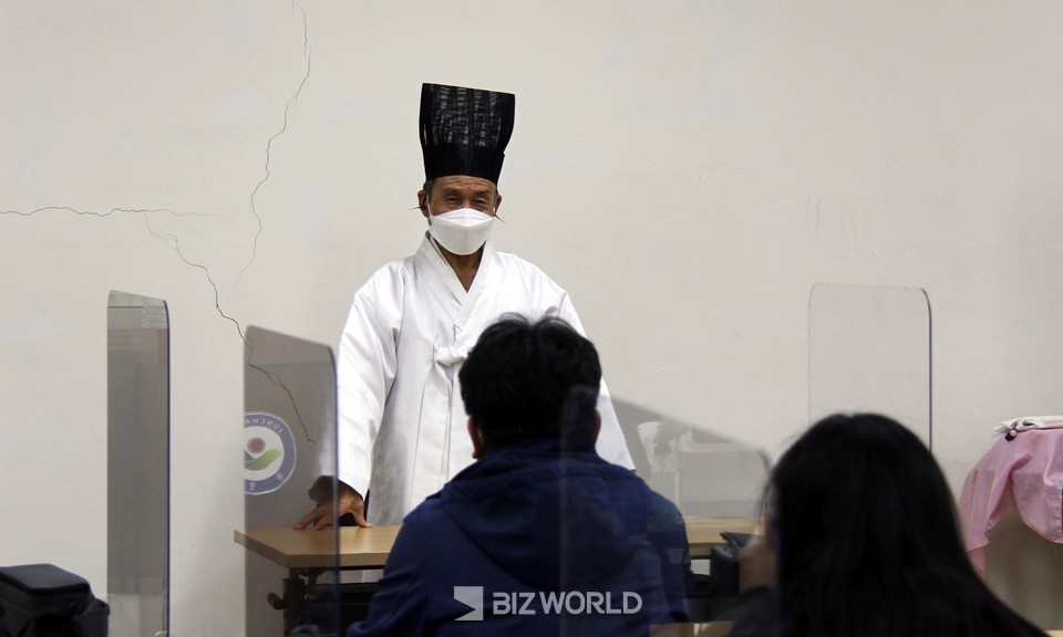 산장 김충호 선생이 훈몽재에 대해 소개하고 있다. 사진=손진석 기자