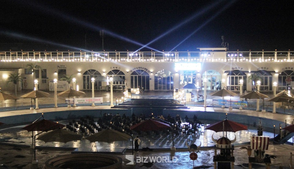 완주군의 카라반 글램핑 여행상품을 이용한 고객들을 위한 미니콘서트장 전경. 사진=손진석 기자