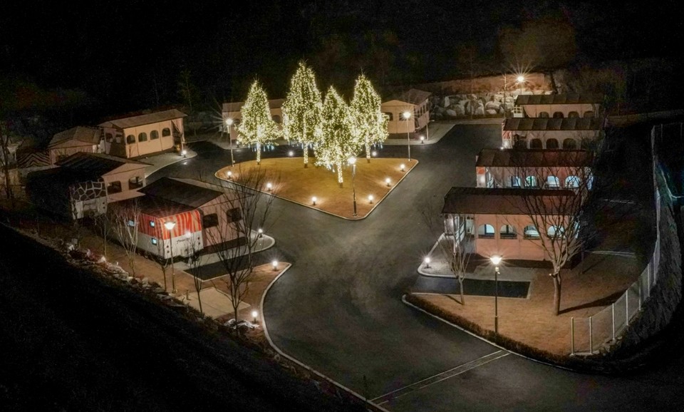 코로나19로 인해 개별 관광이 대세가 되면서 지난해 12월에 오픈하자마자 완주군의 명소로 자리 잡은 곳이 바로 '완주 카라반파크 아마존'이다. 사진=완주 카라반파크 아마존 홈페이지