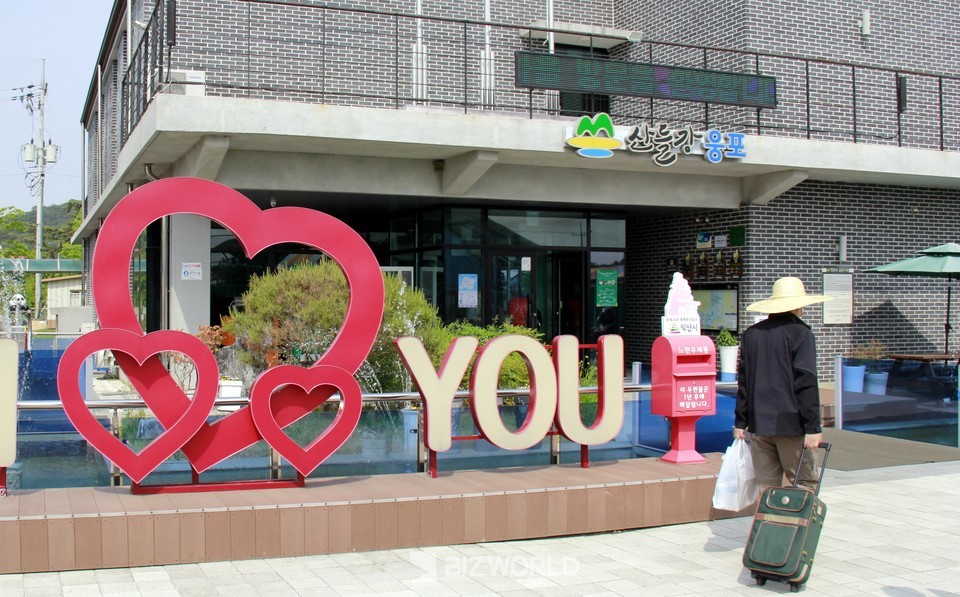 산들강웅포마을 입구. 사진=손진석 기자