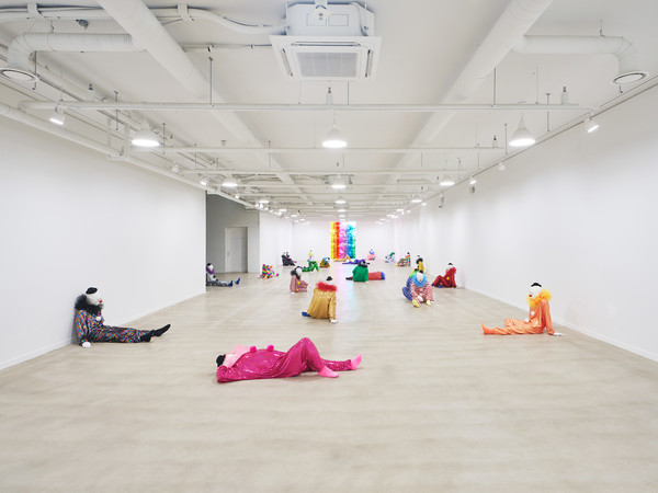 우고 론디노네의 '고독한 단어들', 2016, 발포 고무, 에폭시 수지, 패브릭, 가변 크기, 포도뮤지엄 소장. 사진=포도뮤지엄.