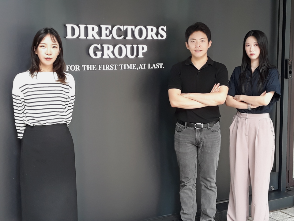 (왼쪽부터) 디렉터스컴퍼니의 백지현‧장윤재 AE와 최미나 제작3팀 아트 사원은 광고의 매력에 빠져 회사와 함께 '새로운 답'을 찾아가고 있다. 사진=디렉터스컴퍼니 