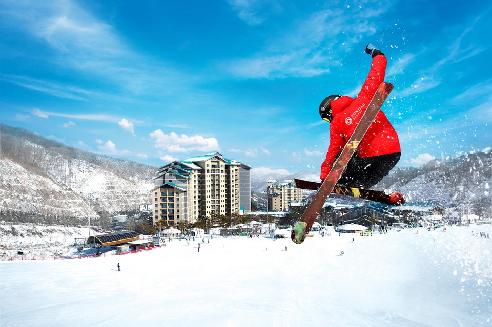 리조트를 포함한 여행업계가 다가오는 겨울 시즌을 판마 '스키 시즌권' 판매를 개시했다. 사진=곤지암리조트