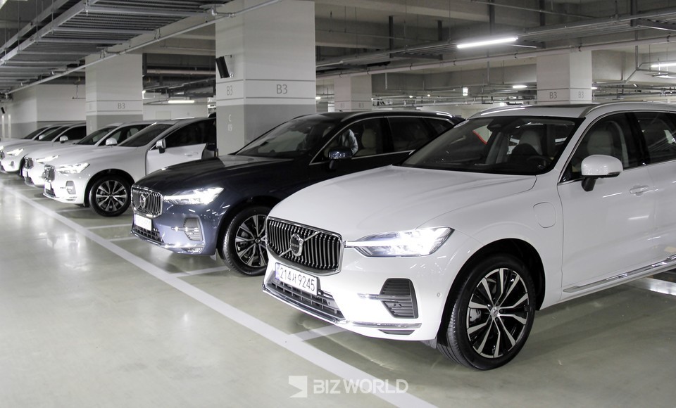 롯데리조트 속초 지하주차장에서 줄발 준비 중인 시승차량들. 사진=손진석 기자