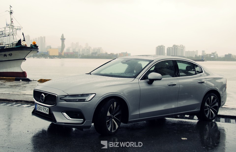 신형 S60 전측면. 사진=손진석 기자