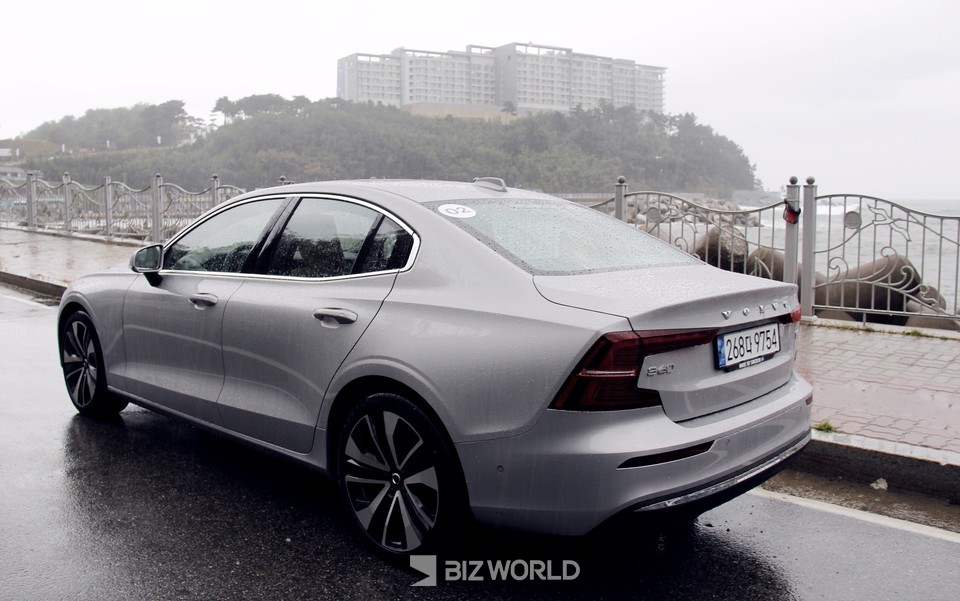 신형 S60 후측면. 사진=손진석 기자