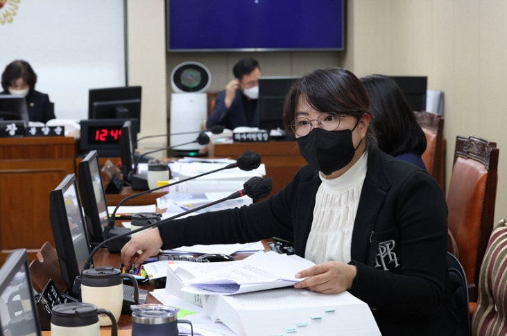 이은림 시의원이 기후환경본부 행정사무감사에서 질의하고 있다. 사진=서울시의회
