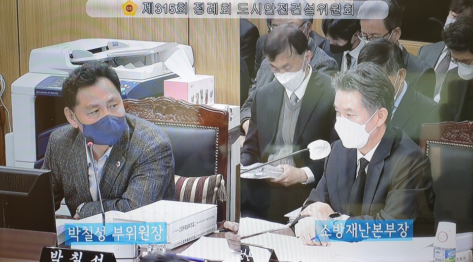 박칠성 의원이 2022년 서울시 소방재난본부 행정사무감사에서 질의하고 있다. 사진=서울시의회