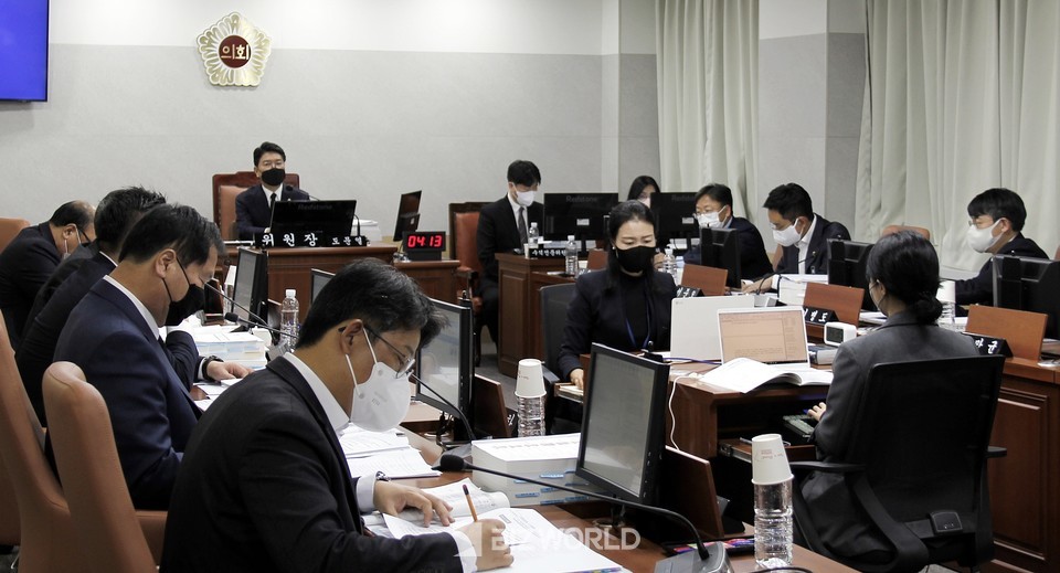 서울시의회 도시계획균형위원회가 서울시 행정사무감사를 실시하고 있다. 사진=손진석 기자