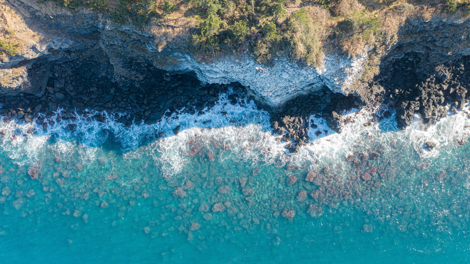 드라이빙겨울바다_하늘에서 바라본 해안 풍경. 사진=제주관광공사