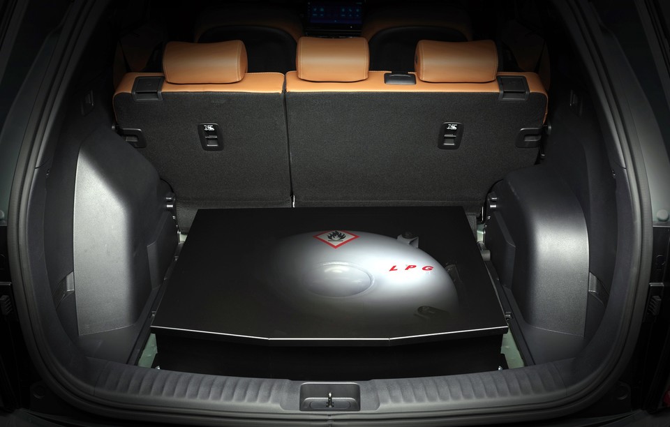 토레스 하이브리드 LPG 도넛탱크. 사진=쌍용자동차