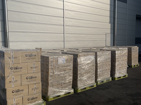 건강기능식품 전문기업 ‘프롬바이오(대표 심태진)’가 연말연시를 맞아 최근 지역사회 소외계층을 위해 약 3억5000만원 상당의 자사 건강기능식품을 기부했다고 9일 밝혔다. 사진=브롬바이오