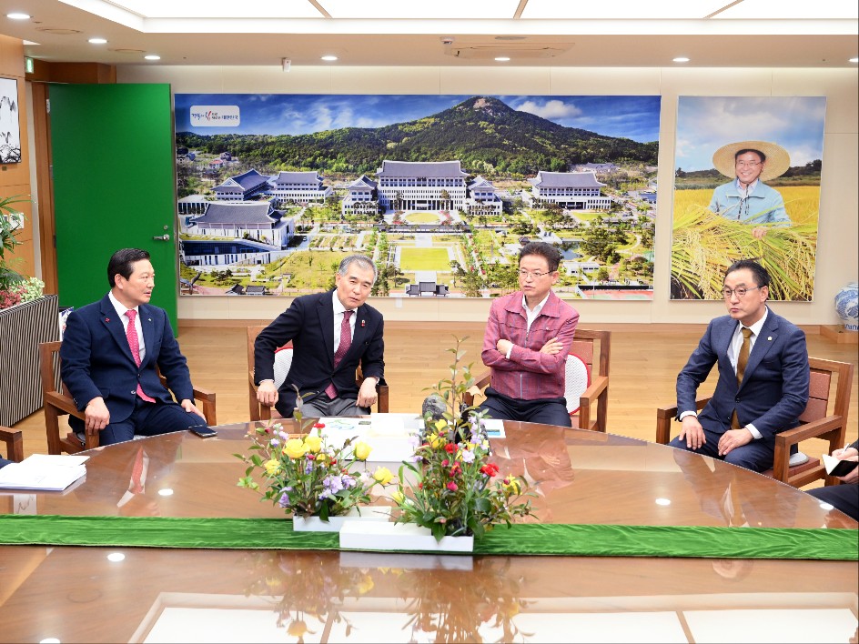 김현기 회장(왼쪽 두번째)이 지방 4대 협의체 신년 간담회에 참석해 발언하고 있다. 사진=서울시의회