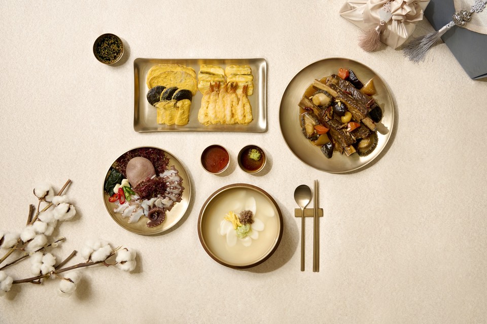 롯데호텔 서울이 드라이브 스루로 명절 음식을 제공하는 '패밀리 개더링' 프로모션을 벌인다. 사진=롯데호텔 서울