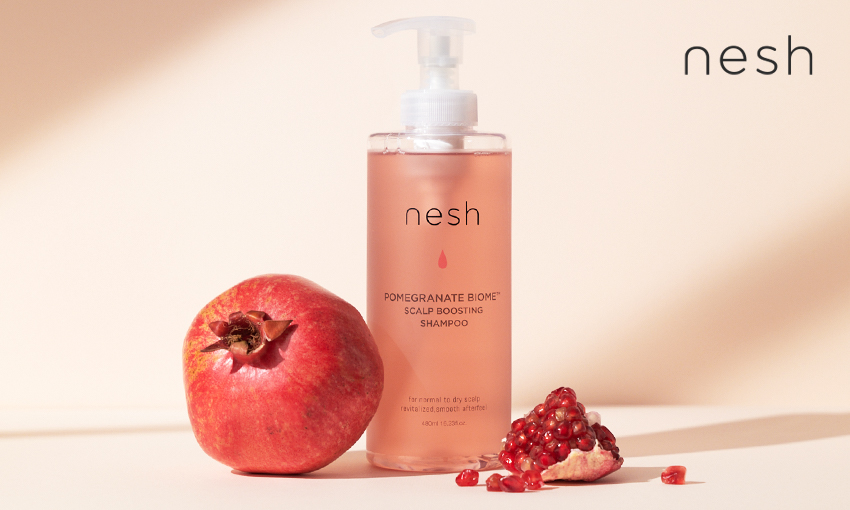 ㈜레이어스코스메틱의 ‘네쉬(nesh)가 여성 탈모 증상을 완화해주는 석류 바이옴 스칼프 부스팅 샴푸를 출시한다고 13일 밝혔다. 사진=네쉬