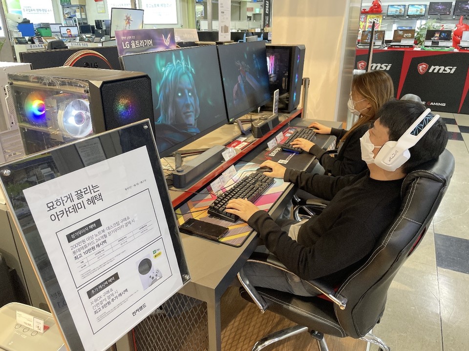 전자랜드가 계묘년을 맞아 1월 한 달간 IT 가전을 다양한 혜택과 함께 판매하는 ‘묘하게 끌리는 아카데미’ 프로모션을 진행한다. 사진=전자랜드