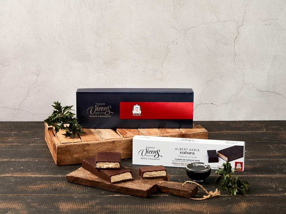 KGC인삼공사 정관장이 밸런타인데이를 기념해 스페인 대표 초콜릿 브랜드 ‘비센스’와 손을 잡고 협업 제품 3종을 선보였다고 14일 밝혔다. 사진=KGC인삼공사