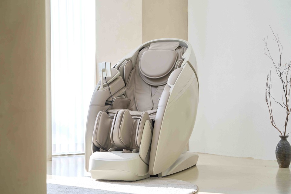 최근 코지마에서 신기술 듀얼 엔진을 탑재시킨 4D 안마의자 '뉴에라'가 출시되며 인기를 끌고 있다. 사진=코지마