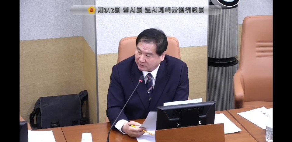 박영한 의원이 임시회에서 질의하고 있다. 사진=서울시의회