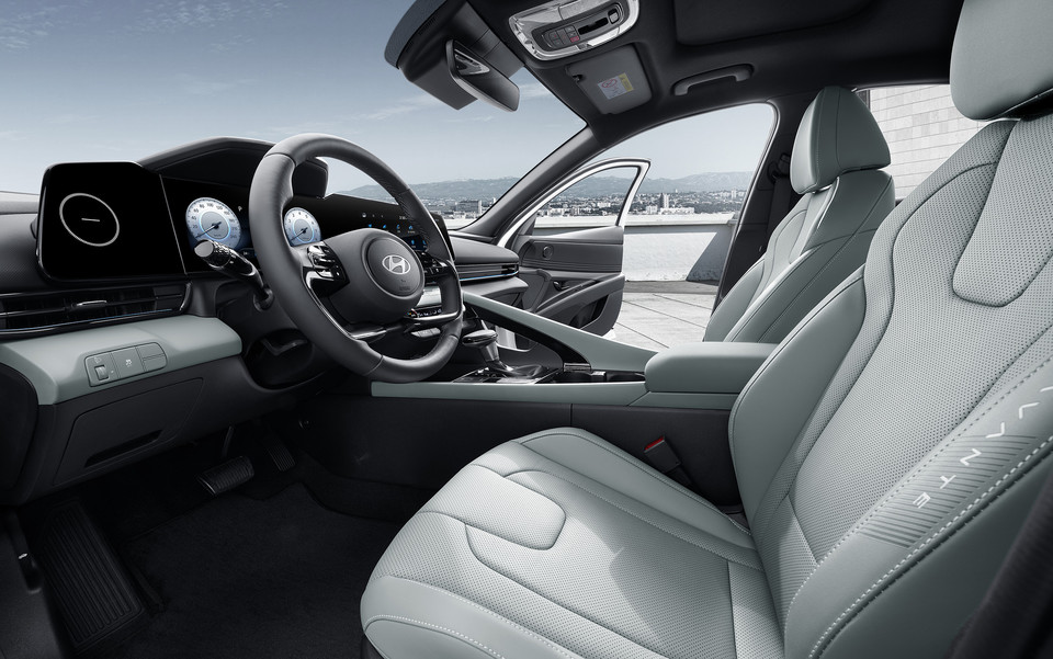 더 뉴 아반떼 실내. 사진=현대자동차