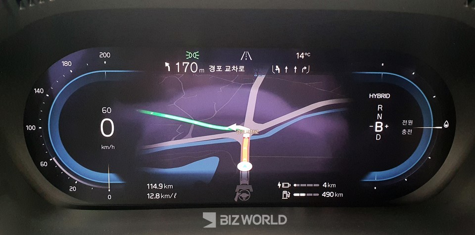 전기차에 적용되어 있는 원페달주행이 가능한 B모드 주행에서 소모된 배터리가 충전되고 있다. 사진=손진석 기자