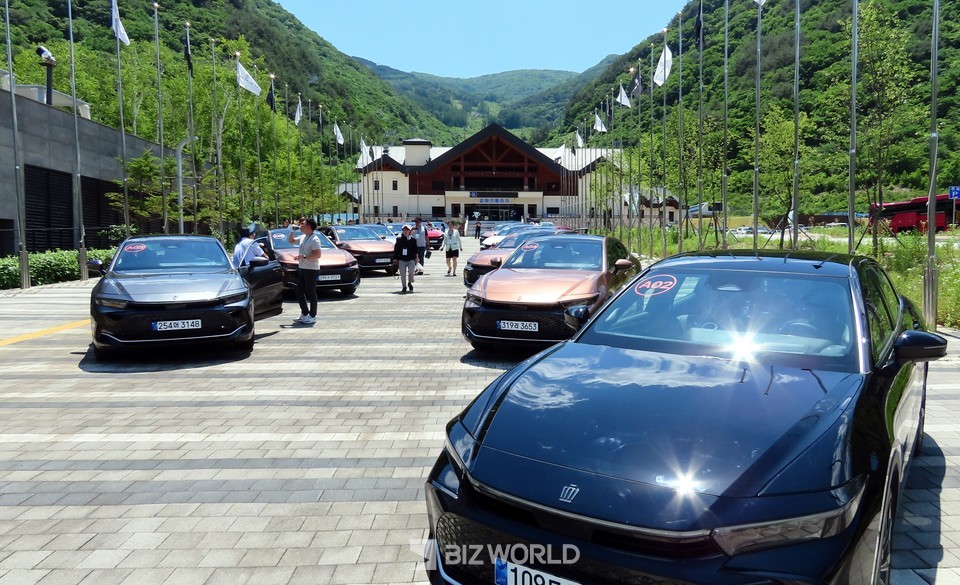 시승을 위해 출발 대기 중인 차량들. 사진=손진석 기자