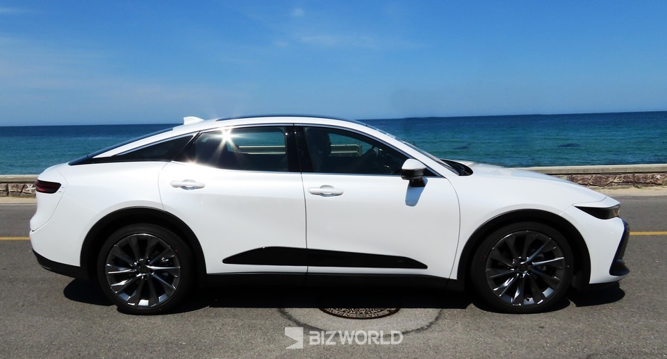 토요타 크라운 측면. 사진=손진석 기자