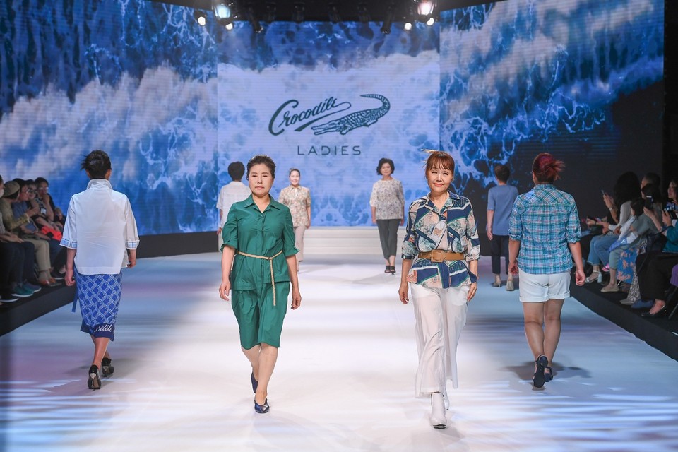 패션그룹형지가 '2030 부산엑스포' 유치 기원 패션쇼에 참가했다. 사진=패션그룹형지