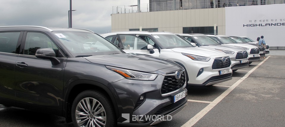 파주 더 스테이지에서 출발 준비 중인 하이랜더 차량들. 사진=손진석 기자