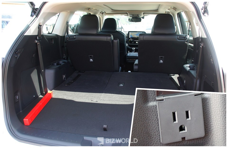 3열 풀플랫과 120V 전원 소켓. 사진=손진석 기자